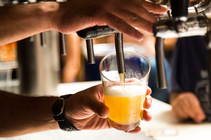 Permis d’exploitation : peut-on vendre de l’alcool à crédit?